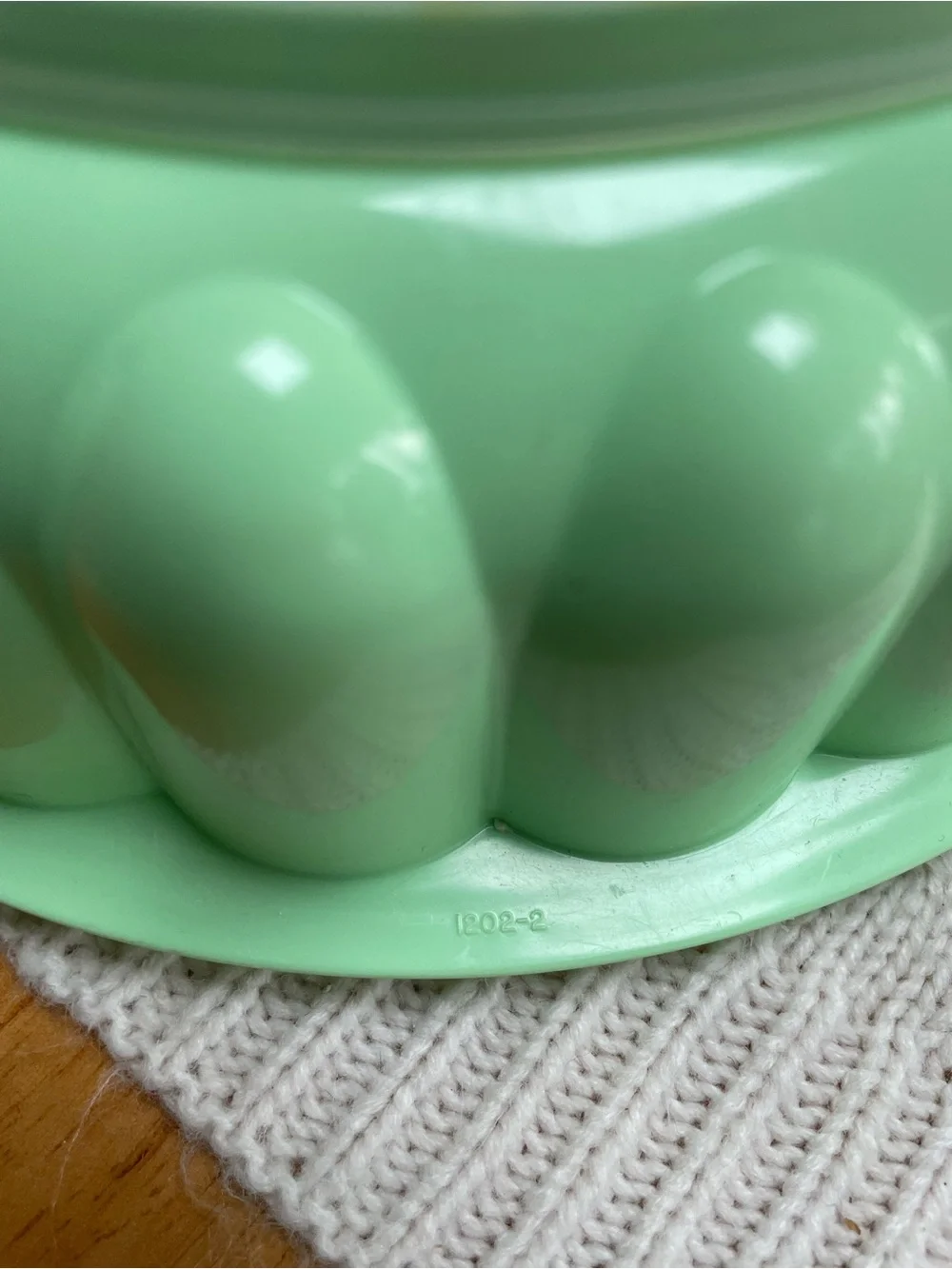 VTG Tupperware (think National Lampoon cat food recipe) Jadeite Green Jello Mold